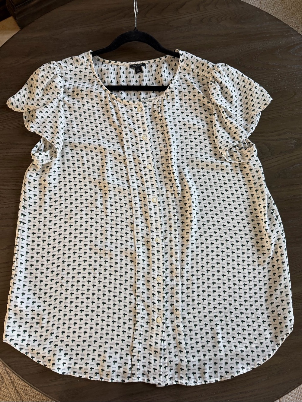 Ann Taylor White Button-Front Blouse with Black Geometric Print